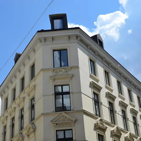 Neuwertige Komfortwohnung In Schoenem Altbau Fuer Max. 3 Personen