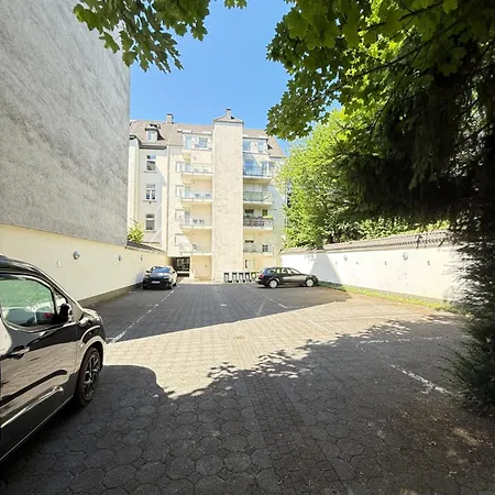 Neuwertige Komfortwohnung In Schoenem Altbau Fuer Max. 3 Personen Apartamento *